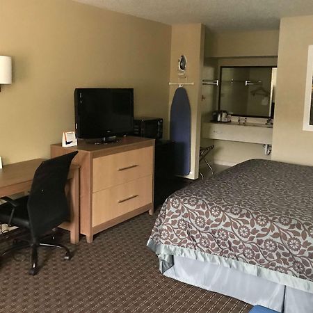 Days Inn By Wyndham Lexington-Columbia Eksteriør billede