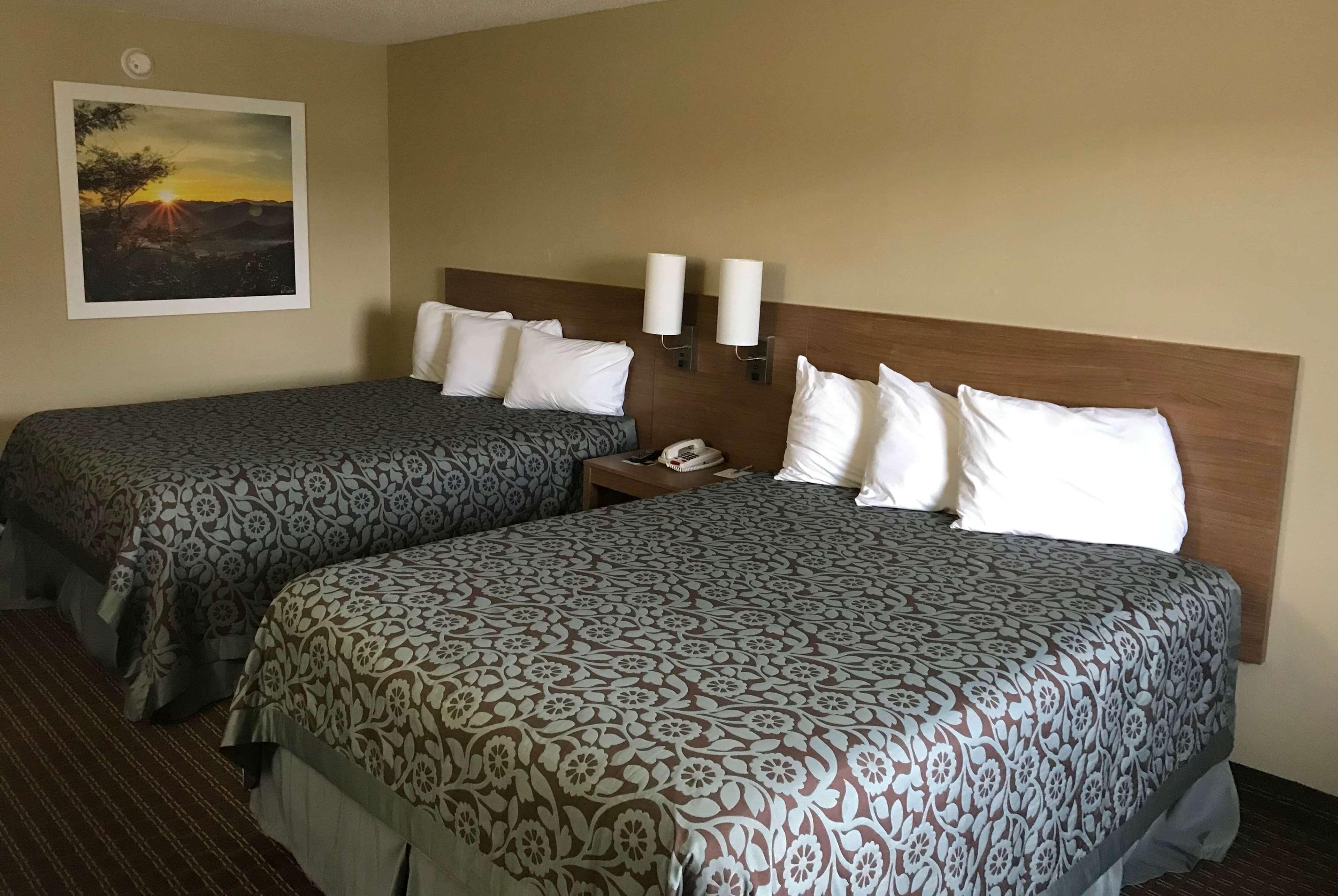 Days Inn By Wyndham Lexington-Columbia Eksteriør billede