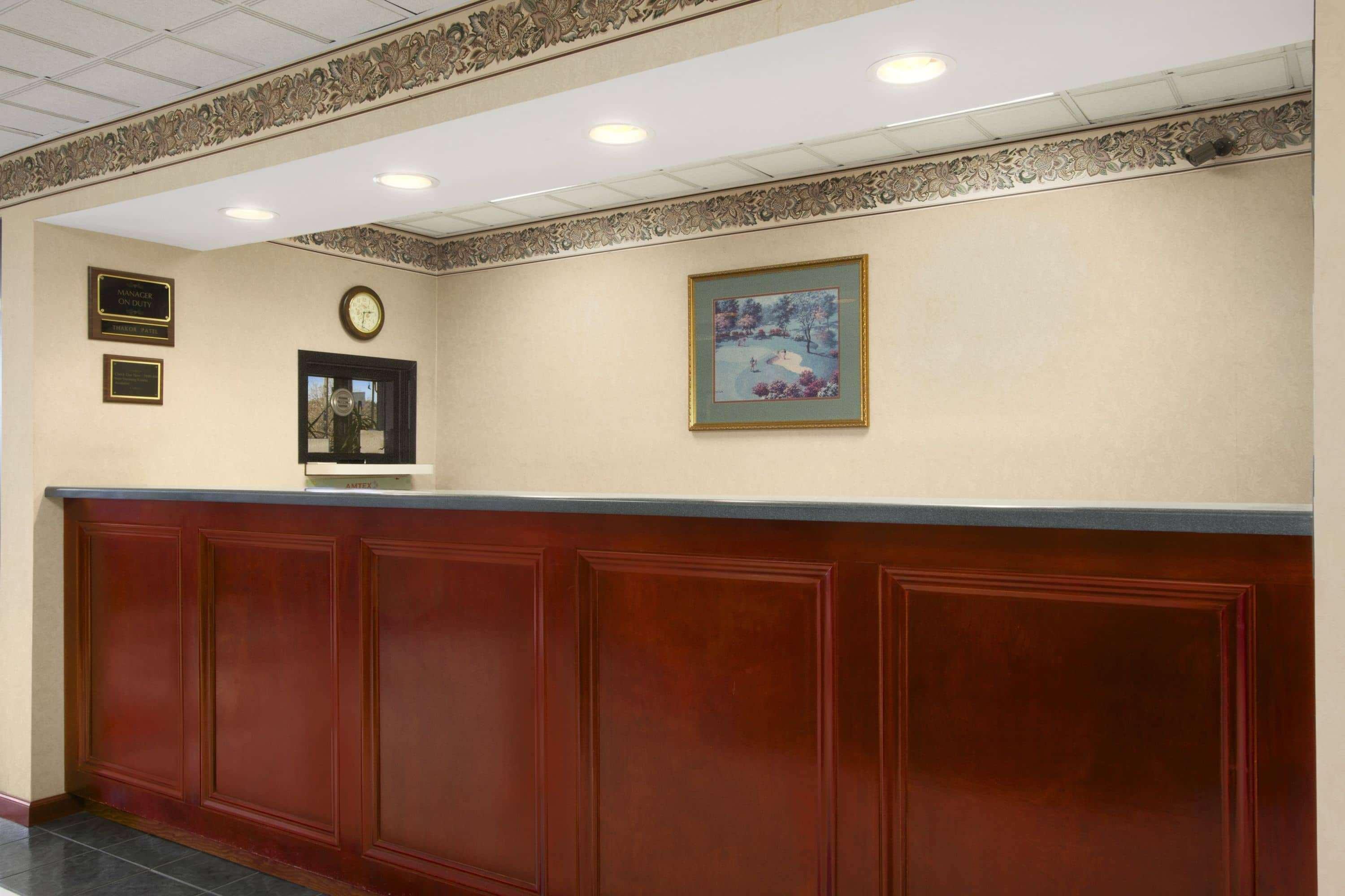 Days Inn By Wyndham Lexington-Columbia Eksteriør billede