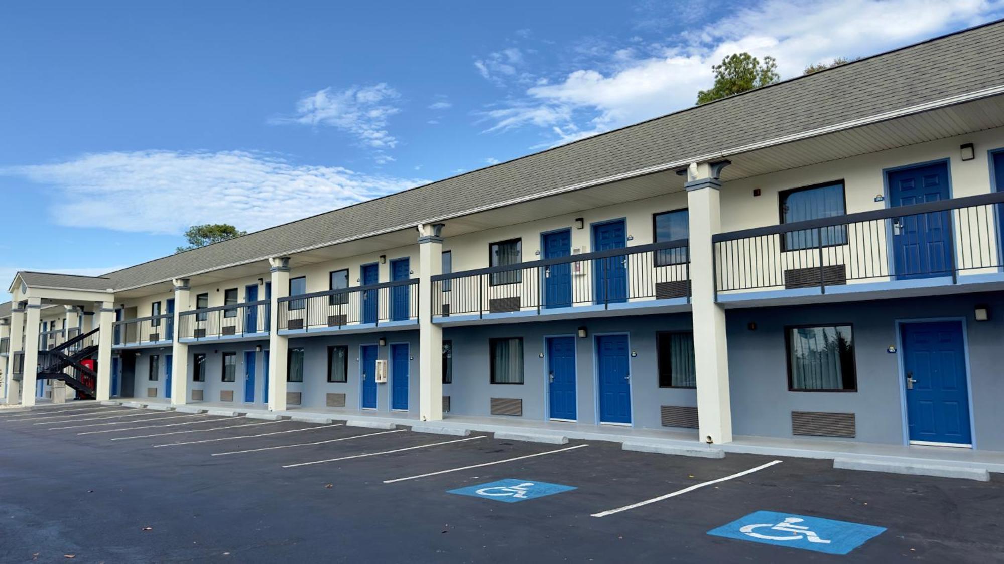 Days Inn By Wyndham Lexington-Columbia Eksteriør billede